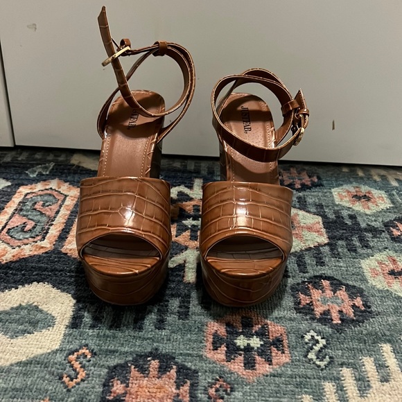 Faux Alligator Platforms - Picture 1 of 3